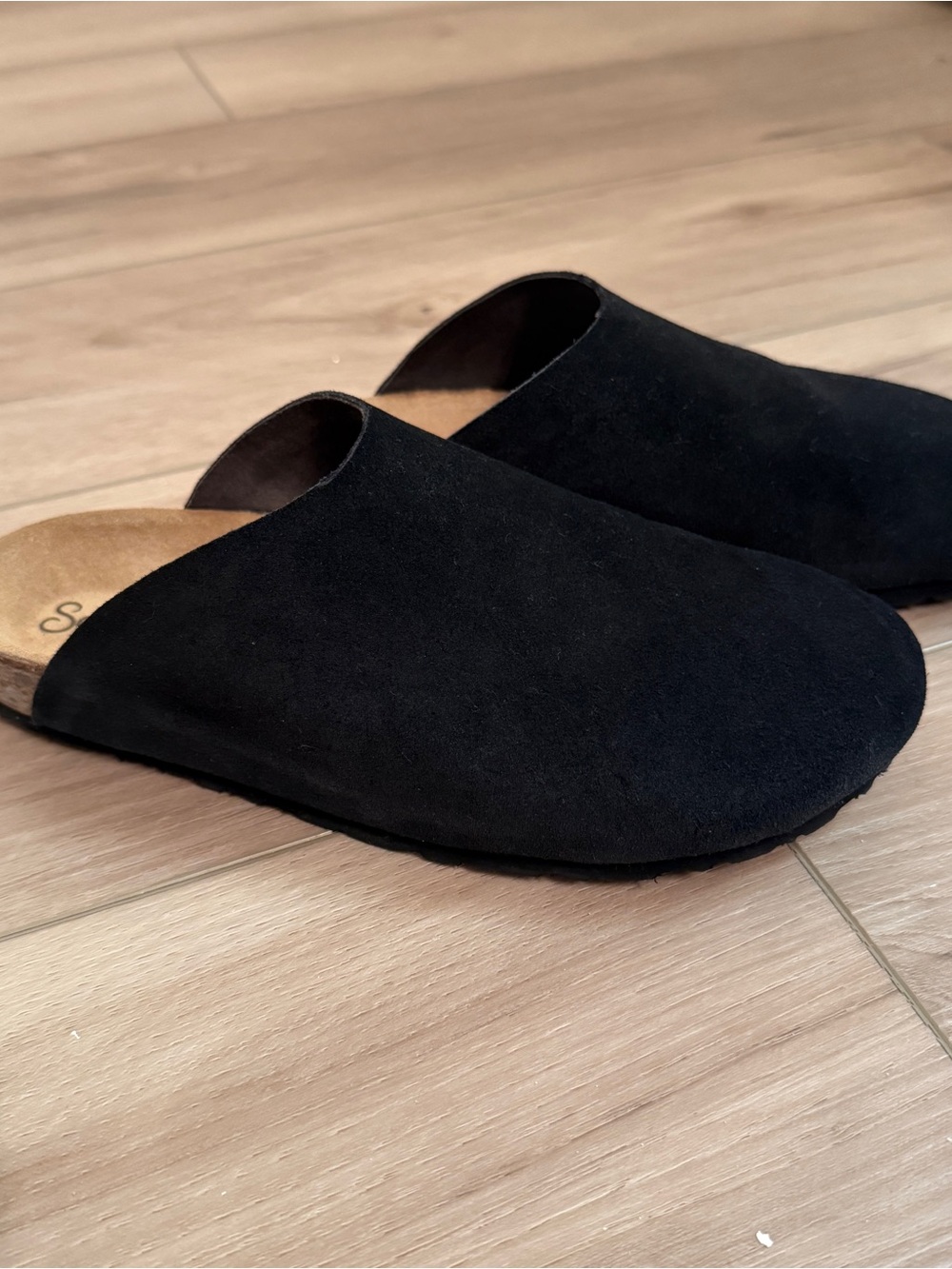 Seychelles| EUC Women’s 7.5 Black Suede Slip-On Clogs - Picture 2 of 6
